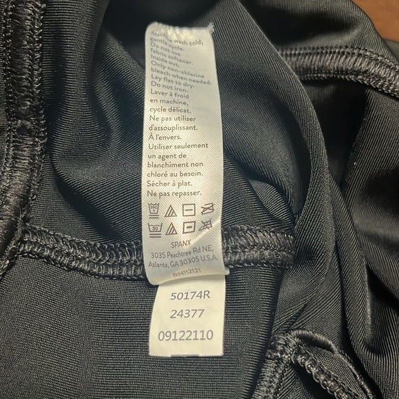 Spanx faux leather Moto bike short - Picture 9 of 10